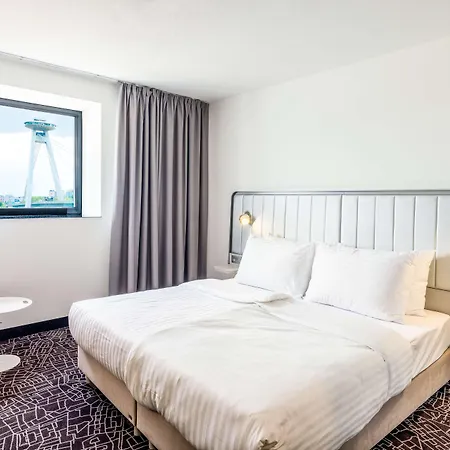 Park By Radisson Danube Отель Братислава