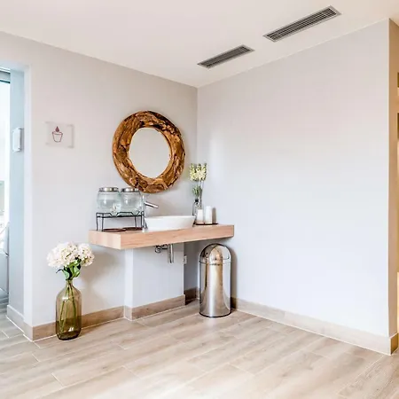 Отель Park By Radisson Danube