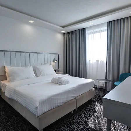 Отель Park By Radisson Danube