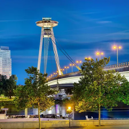 Hotel Park By Radisson Danube 4*