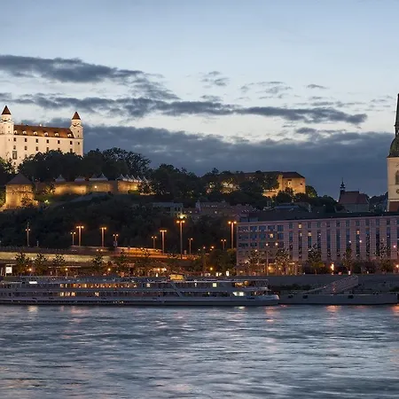 Park By Radisson Danube Отель