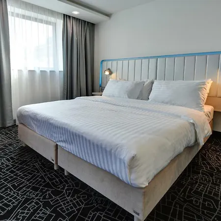 Отель Park By Radisson Danube